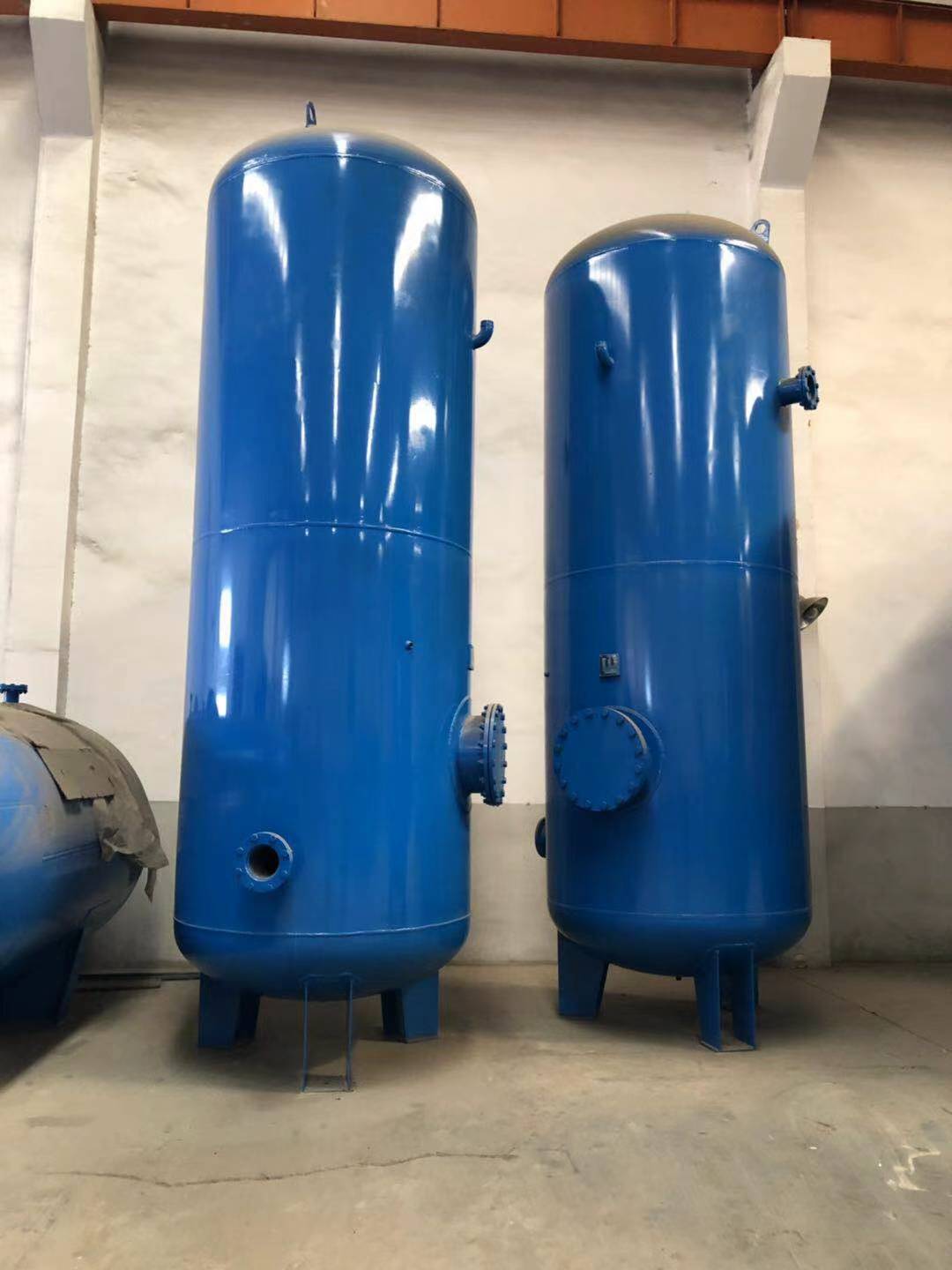 <strong>空壓機(jī)，儲(chǔ)氣罐，噴砂機(jī)</strong>